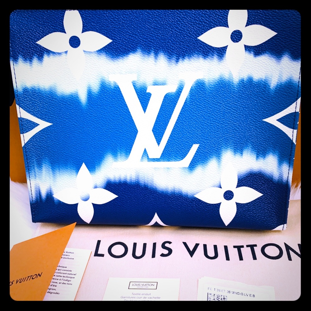 ‼️RARE‼️ LOUIS VUITTON ESCALE BLUE TOILETR…